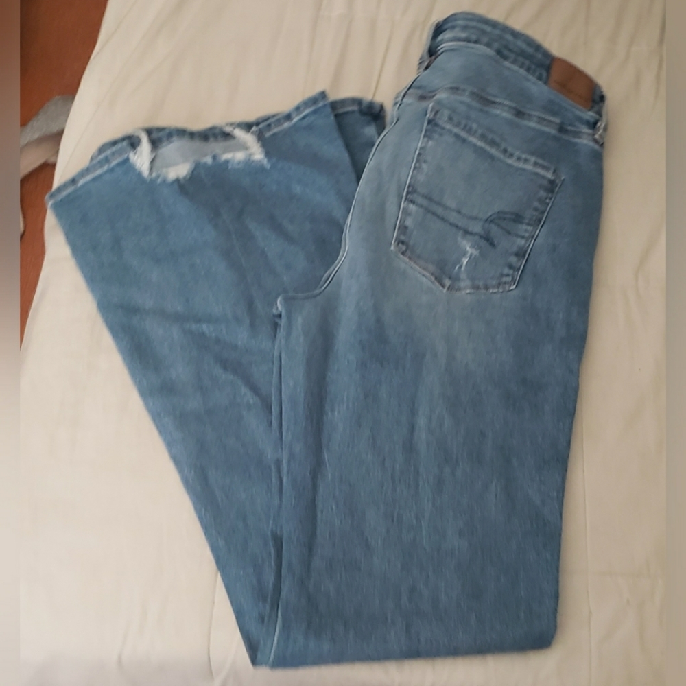 AMERICAN EAGLE SUPER HIGH RISE FLARE JEANS